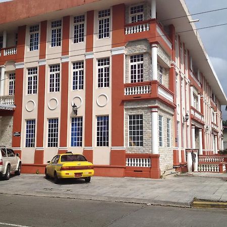 Meryland Hotel Colon Bagian luar foto