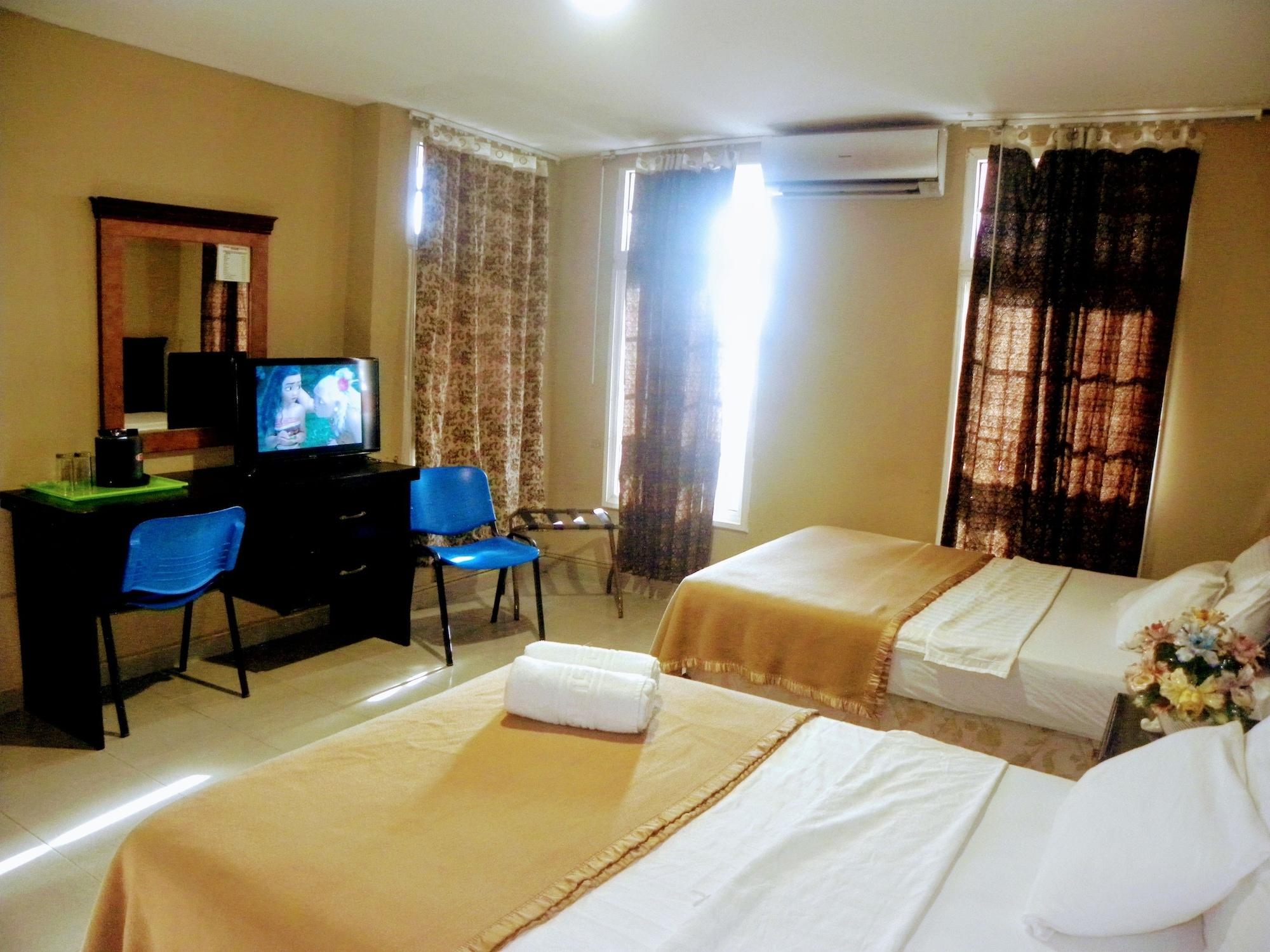 Meryland Hotel Colon Bagian luar foto