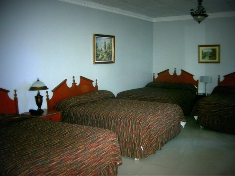 Meryland Hotel Colon Bagian luar foto