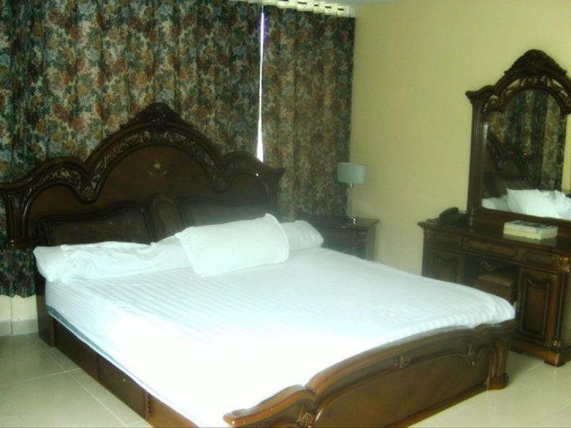 Meryland Hotel Colon Bagian luar foto