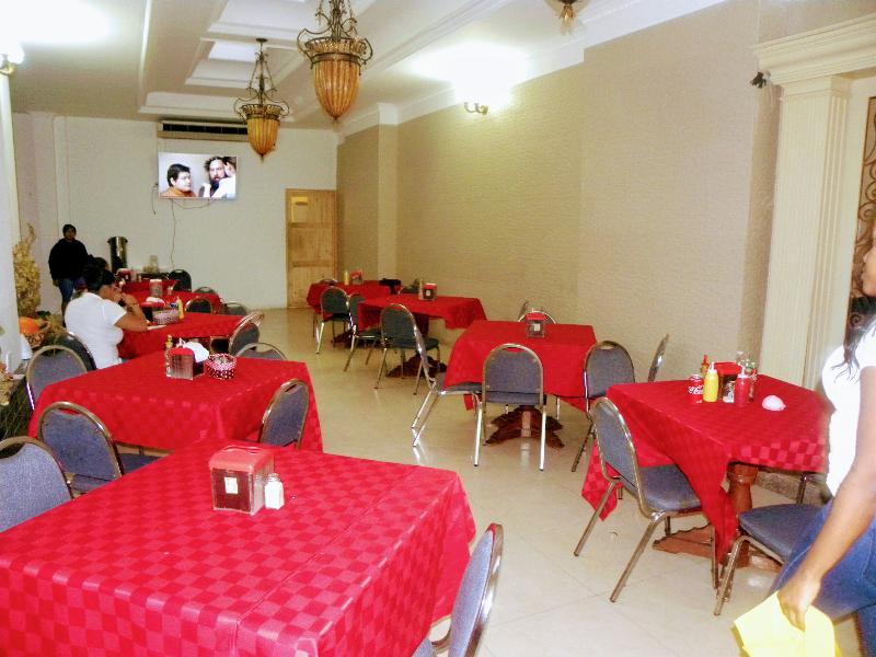 Meryland Hotel Colon Bagian luar foto
