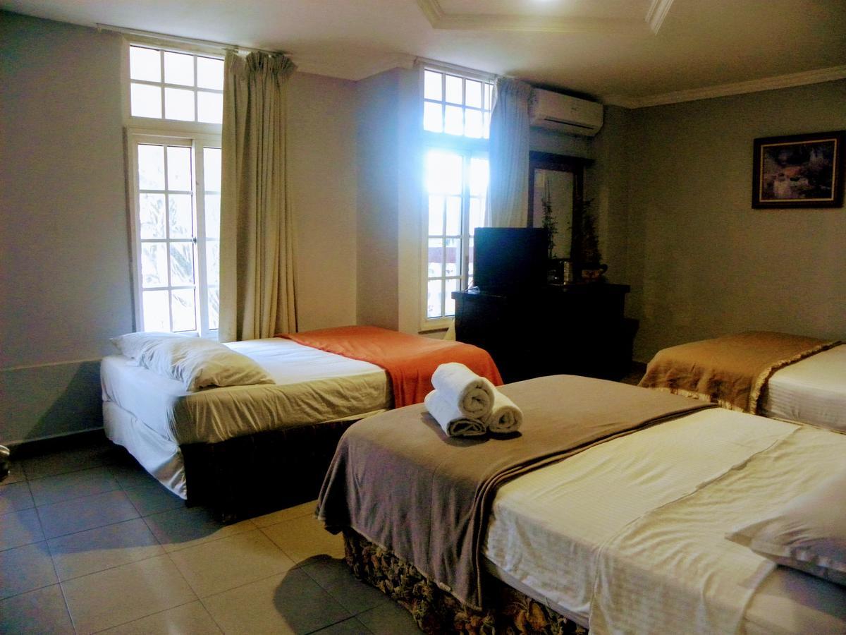 Meryland Hotel Colon Bagian luar foto