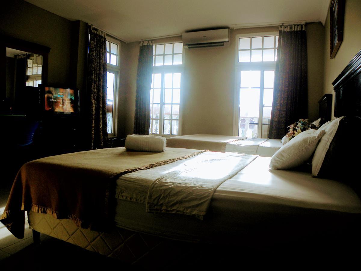 Meryland Hotel Colon Bagian luar foto