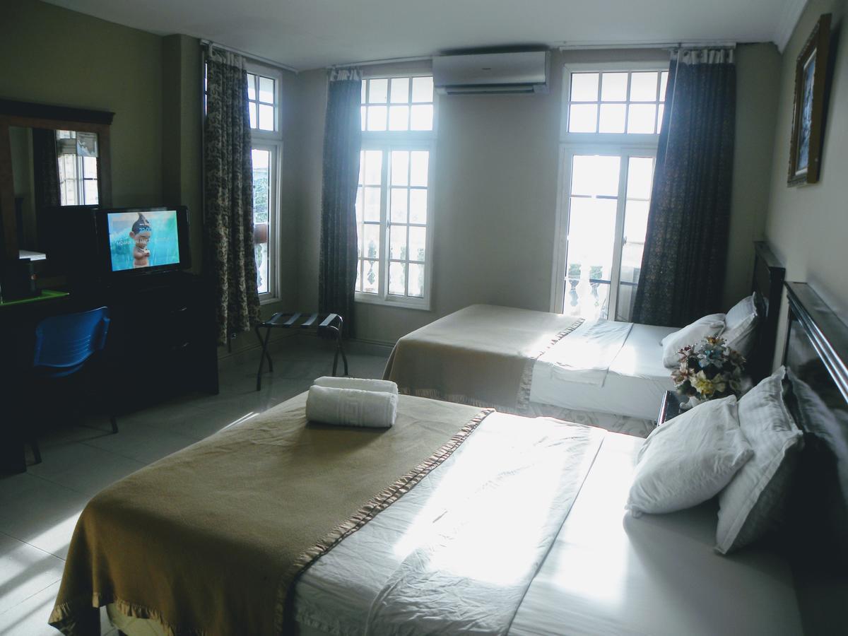 Meryland Hotel Colon Bagian luar foto